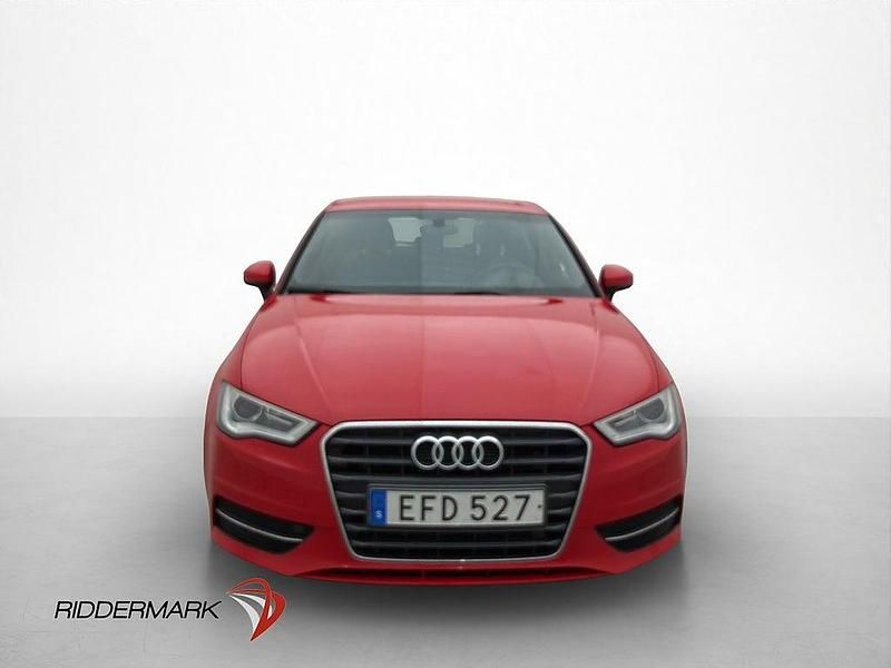 Begagnad Audi A3 Sportback Attraction 105 HK (77 kW) 2014 Röd Halvkombi