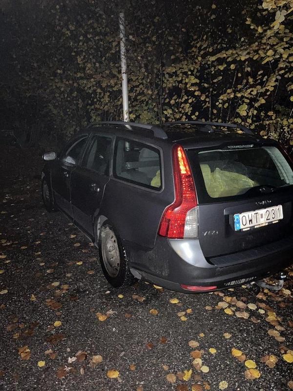 Grå Begagnad 2008 Volvo V50 Kinetic Kombi | 28 800 kr (Superpris) - Bild 1/4