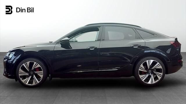Begagnad Audi Q8 Sportback e-tron S-Line 300 kW (408 HK) 2023 Mytsvart metallic SUV