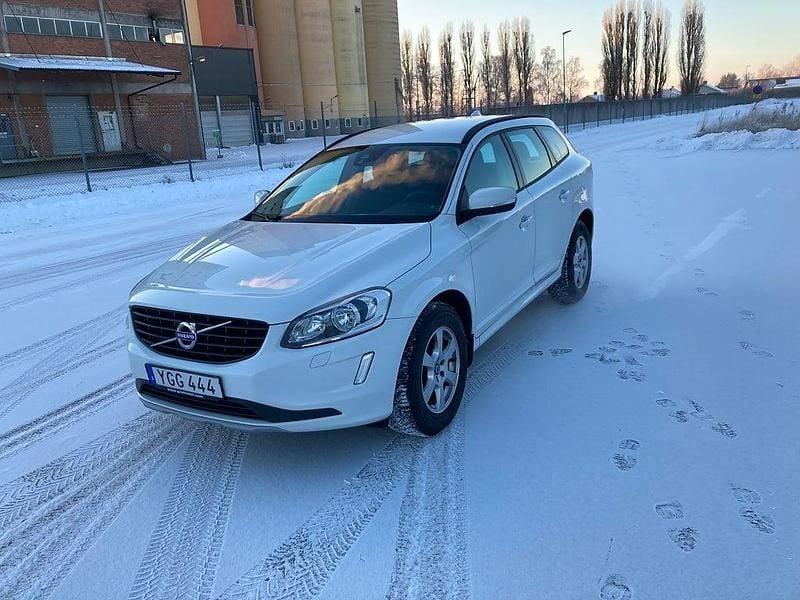 Begagnad Volvo XC60 Kinetic 150 HK (110 kW) 2016 Vit SUV