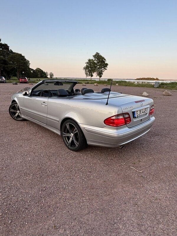 Silver Begagnad 2001 Mercedes CLK200 Elegance Cab | 72 000 kr (Superpris) - Bild 1/3