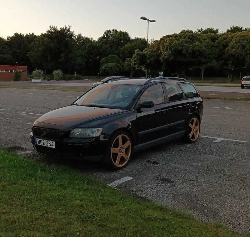 Svart Begagnad 2005 Volvo V50 Kinetic Kombi | 18 000 kr (Lite dyr) - Bild 1/3