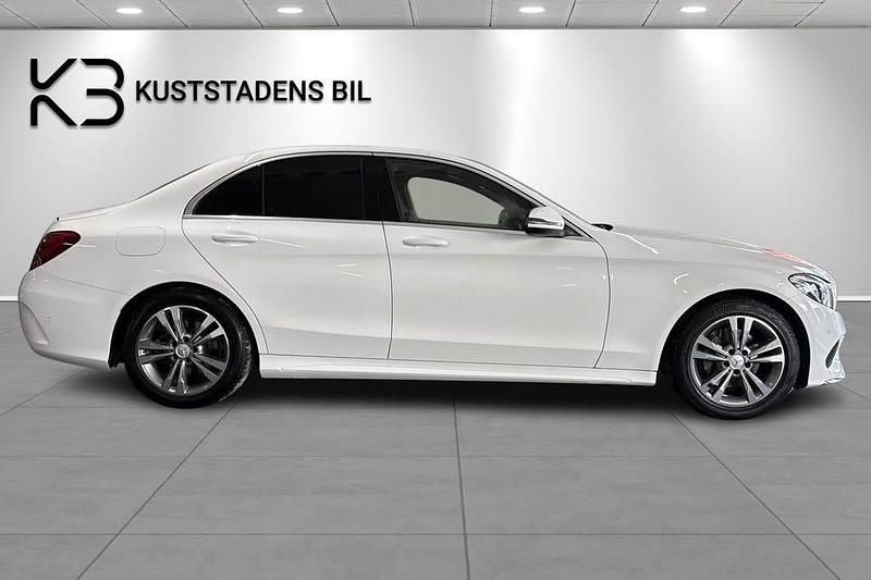 Begagnad Mercedes C200 AMG line 184 HK (135 kW) 2015 Vit Sedan