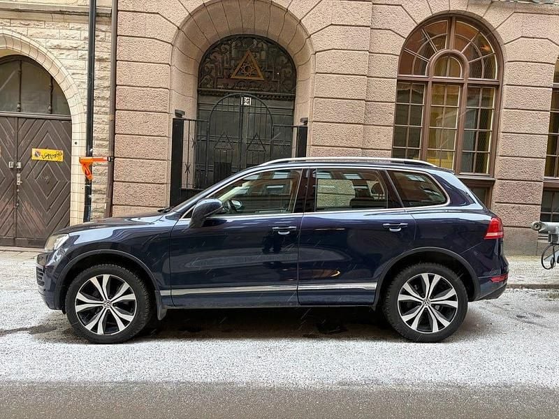 Begagnad VW Touareg 240 HK (176 kW) 2011 Blå metallic SUV