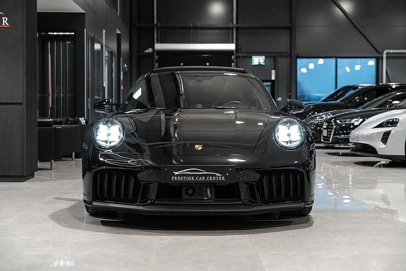 Begagnad Porsche 911 541 HK (397 kW) 2025 Svart