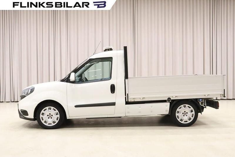 Vit Begagnad 2021 Fiat Doblò Minibuss | 198 750 kr (Dyr) - Bild 1/4