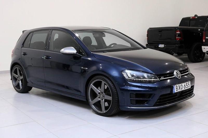 Begagnad VW Golf VII R 301 HK (221 kW) 2014 Mörkblå Halvkombi