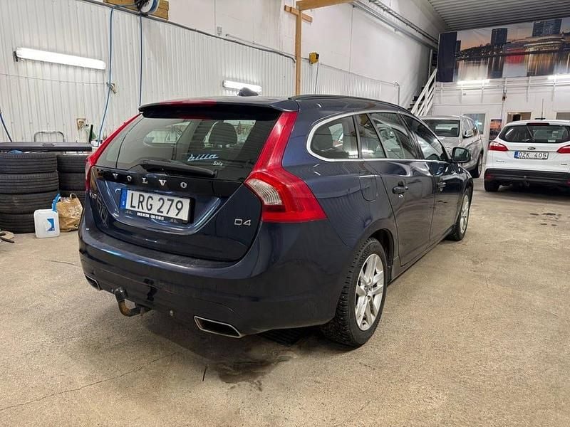 Begagnad Volvo V60 Momentum 181 HK (133 kW) 2015 Blå Kombi