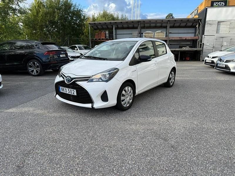 Begagnad Toyota Yaris Hybrid Active 101 HK (74 kW) 2016 Vit Halvkombi