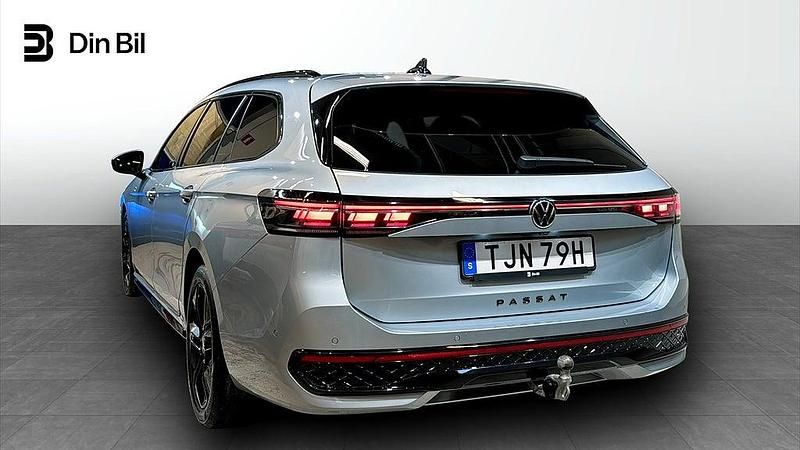 Begagnad VW Passat R-line 193 HK (141 kW) 2024 Oyster silver metallic Kombi