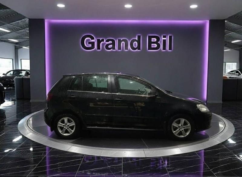 Begagnad VW Golf Plus Cross 105 HK (77 kW) 2012 Svart Minibuss