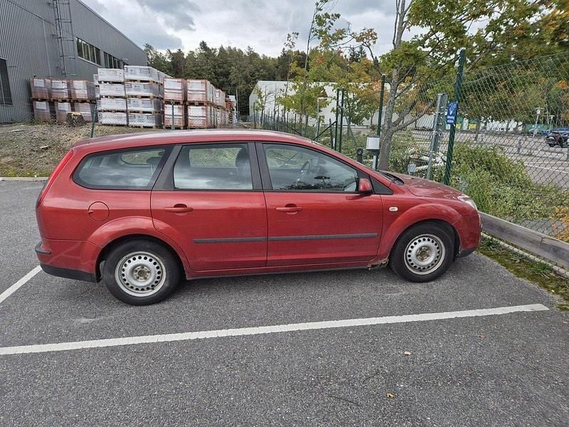Orange Begagnad 2007 Ford Focus Kombi | 10 000 kr (Superpris) - Bild 1/4