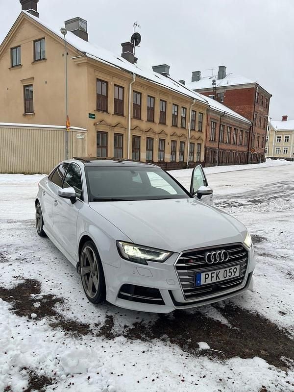 Begagnad 2017 Audi S3 Sedan | 289 000 kr (Dyr) - Bild 1/4