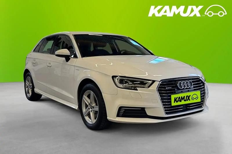 Vit Begagnad 2018 Audi A3 e-tron Proline Halvkombi | 209 800 kr (Bra pris) - Bild 1/4
