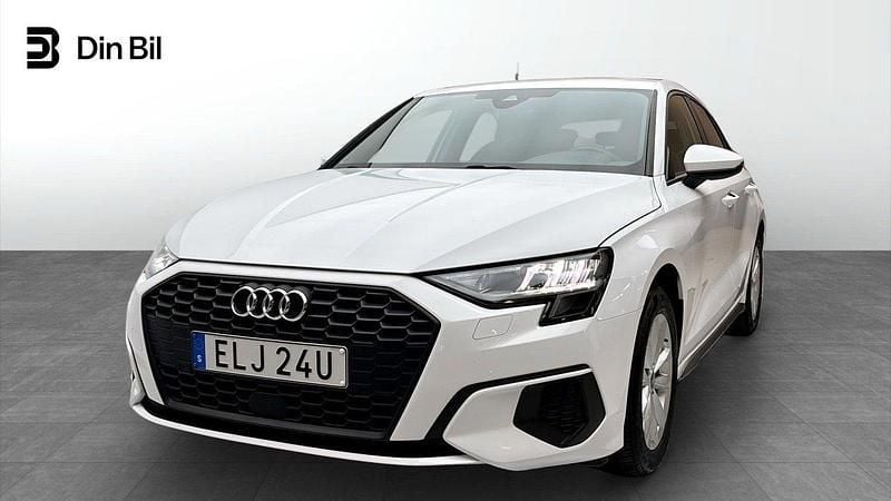 Vit (ibisvit) Begagnad 2023 Audi A3 Sportback Premium Halvkombi | 259 000 kr (Marknadspris) - Bild 1/4