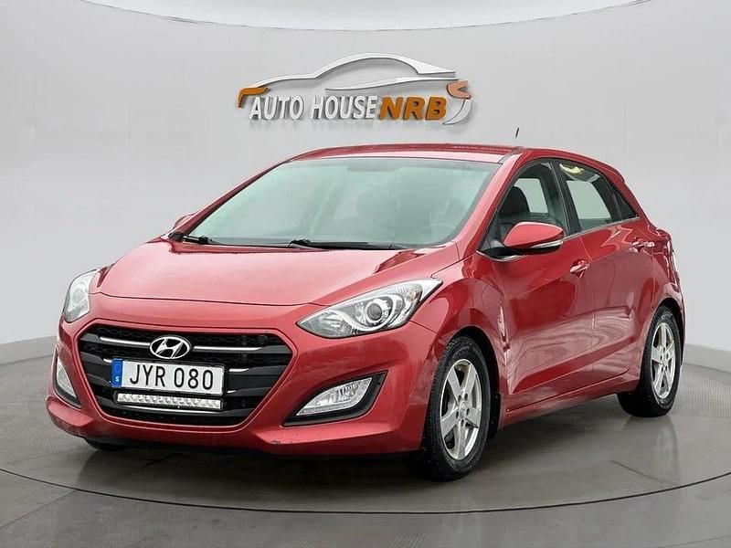 Begagnad Hyundai i30 110 HK (80 kW) 2016 Röd