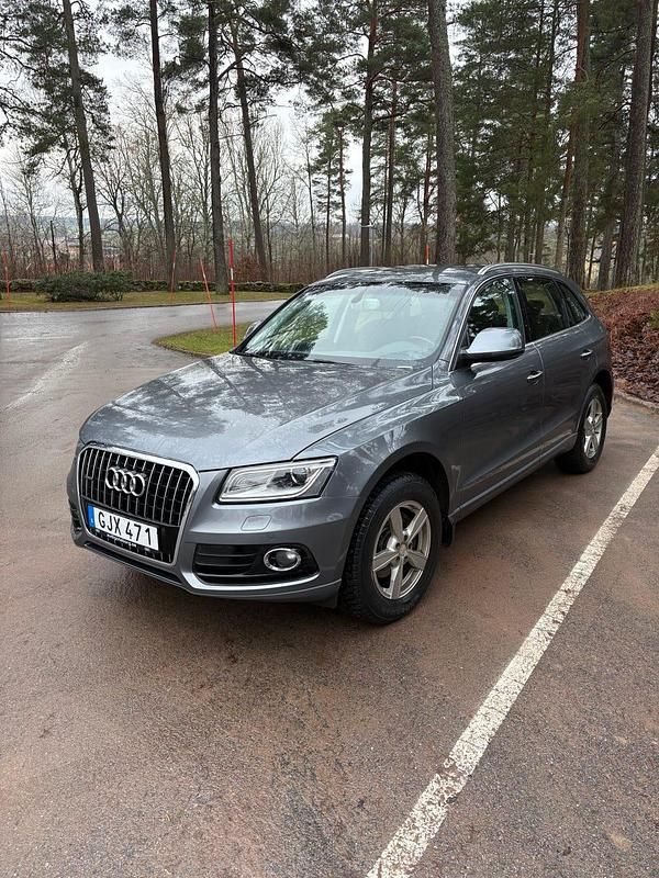Grå metallic Begagnad 2015 Audi Q5 SUV | 129 000 kr (Bra pris) - Bild 1/4