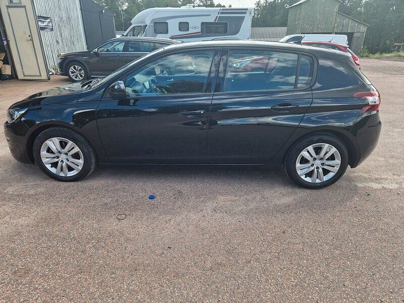 Svart Begagnad 2014 Peugeot 308 Active Halvkombi | 55 000 kr (Marknadspris) - Bild 1/4