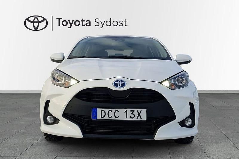 Begagnad Toyota Yaris Hybrid Active 117 HK (86 kW) 2024 Vit