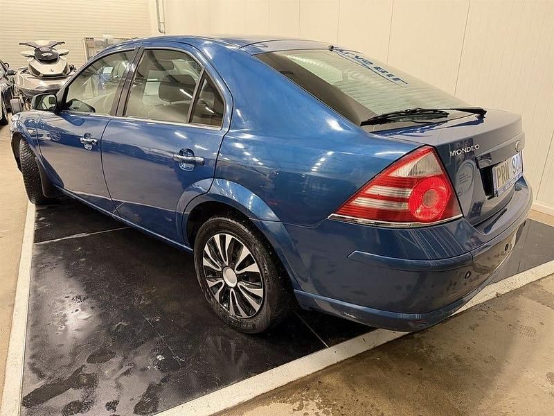 Begagnad Ford Mondeo 146 HK (107 kW) 2006 Blå Halvkombi