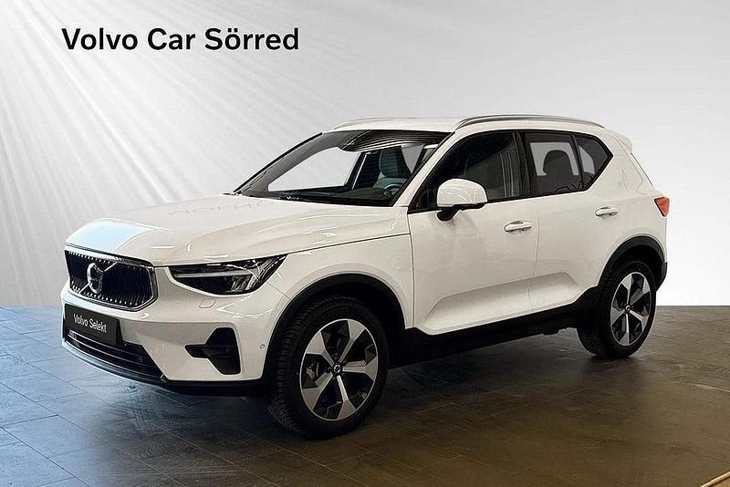 Vit Begagnad 2023 Volvo XC40 Core SUV | 339 900 kr (Bra pris) - Bild 1/3