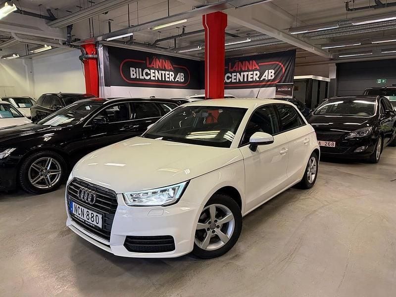 Vit Begagnad 2016 Audi A1 Sportback Sport Halvkombi | 149 000 kr (Marknadspris) - Bild 1/4