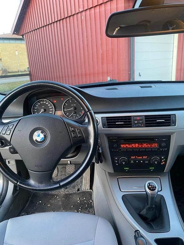 Begagnad BMW 320 150 HK (110 kW) 2006 Sedan
