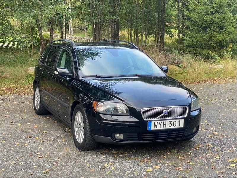 Svart Begagnad 2007 Volvo V50 Kombi | 24 000 kr (Lite dyr) - Bild 1/4