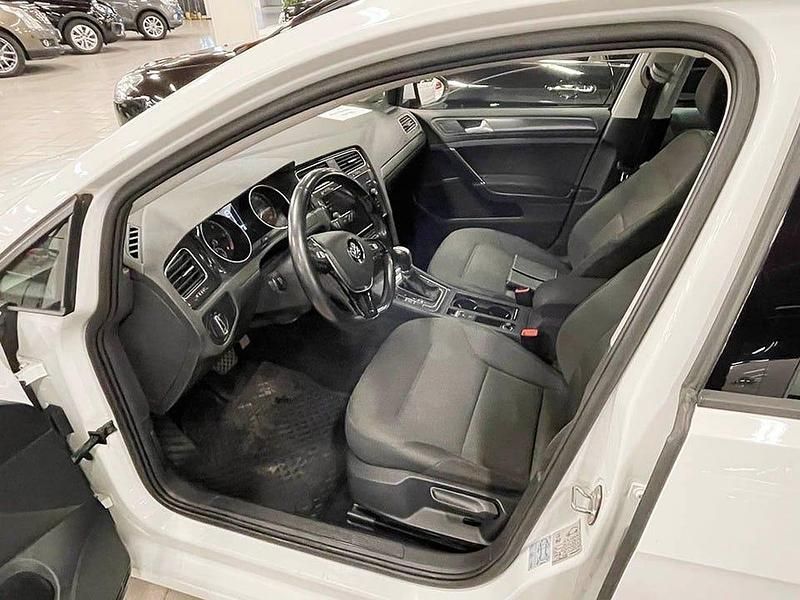 Begagnad VW Golf VII 116 HK (85 kW) 2018 Vit Kombi