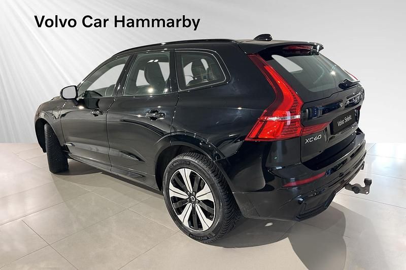 Begagnad Volvo XC60 Plus 350 HK (257 kW) 2022 Svart SUV