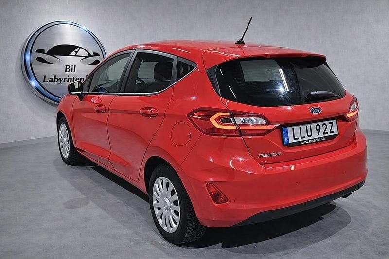 Begagnad Ford Fiesta Trend 101 HK (74 kW) 2019 Röd Halvkombi