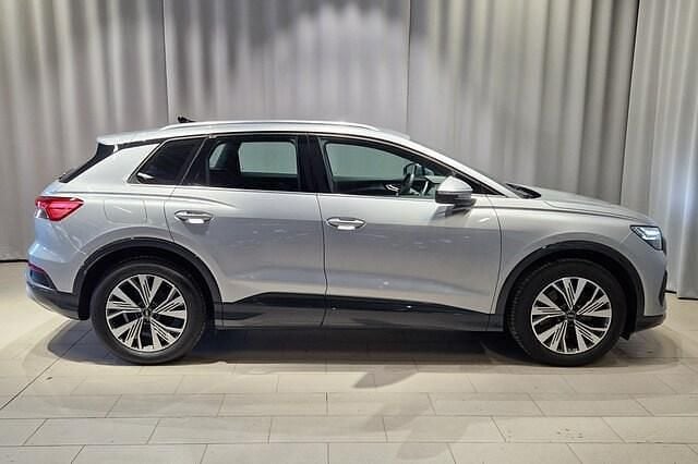 Begagnad Audi Q4 e-tron Proline 152 kW (207 HK) 2024 Florettsilver metallic SUV