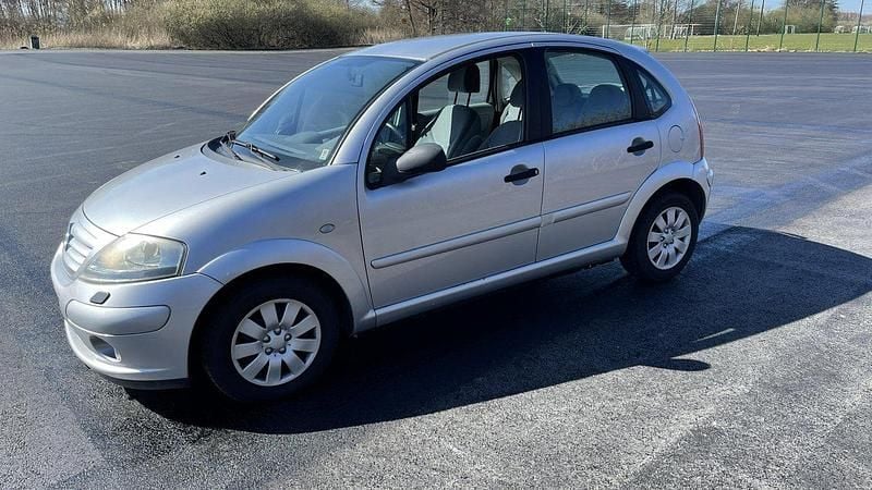 Silver Begagnad 2005 Citroën C3 Halvkombi | 19 000 kr (Marknadspris) - Bild 1/4