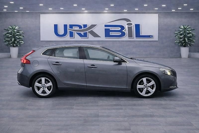 Begagnad Volvo V40 116 HK (85 kW) 2014 Grå Kombi