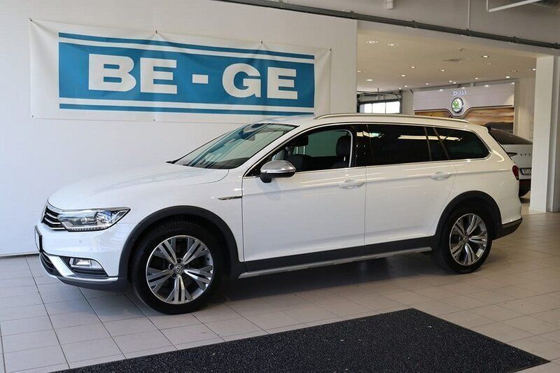 Vit Begagnad 2017 VW Passat Alltrack Kombi | 239 000 kr (Marknadspris) - Bild 1/4