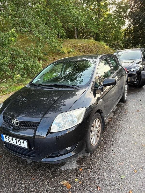 Svart Begagnad 2007 Toyota Auris Halvkombi | 18 000 kr (Superpris) - Bild 1/3