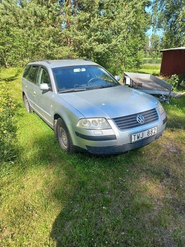 Silver Begagnad 2003 VW Passat Trendline Kombi | 7 000 kr (Bra pris) - Bild 1/3