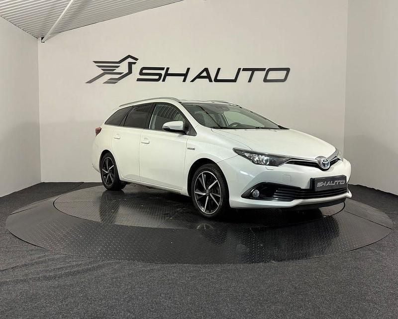 Begagnad Toyota Auris Touring Sports Comfort 136 HK (100 kW) 2017 Vit Kombi