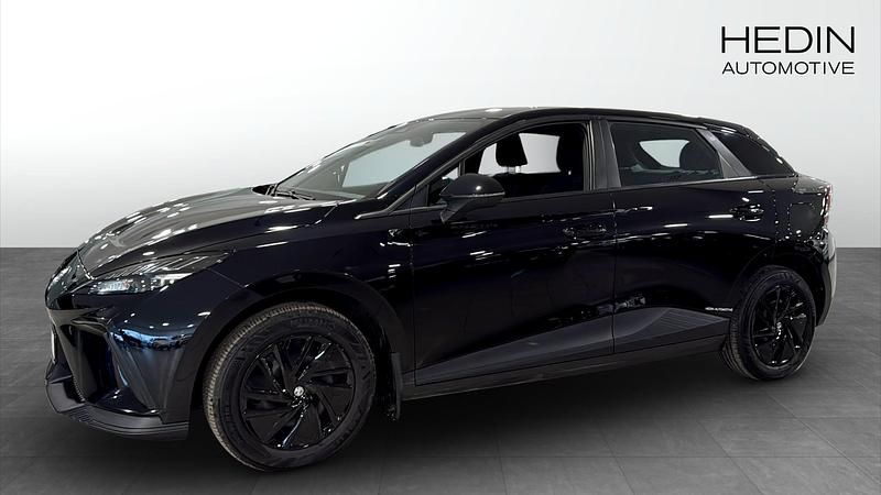 Svart Begagnad 2023 MG MG4 EV Halvkombi | 239 900 kr (Marknadspris) - Bild 1/4