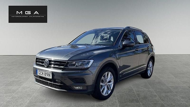 Mörkgrå Begagnad 2020 VW Tiguan SUV | 229 900 kr (Bra pris) - Bild 1/4