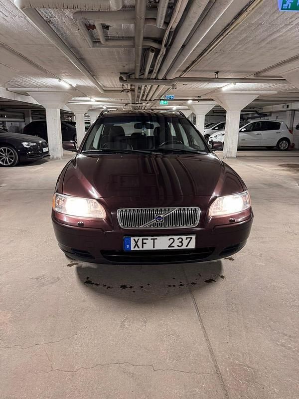 Begagnad 2006 Volvo V70 Kombi | 42 000 kr (Marknadspris) - Bild 1/4