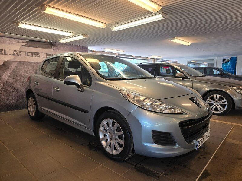 Mörkblå (blå) Begagnad 2010 Peugeot 207 Halvkombi | 39 900 kr (Marknadspris) - Bild 1/4