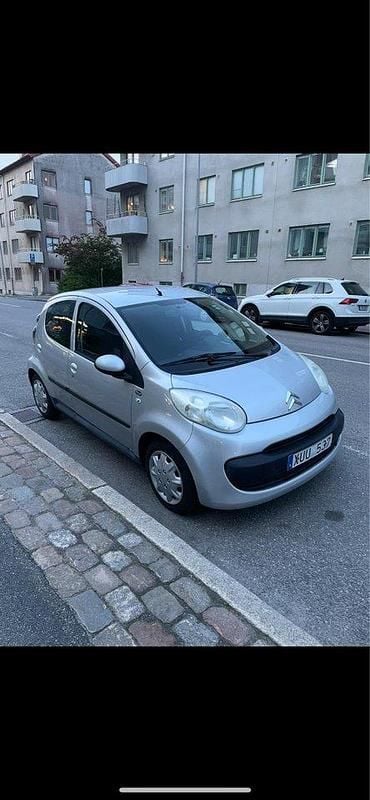 Silver Begagnad 2006 Citroën C1 Halvkombi | 21 000 kr (Marknadspris) - Bild 1/3