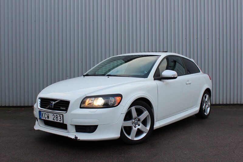 Vit Begagnad 2009 Volvo C30 R-Design Halvkombi | 49 900 kr (Marknadspris) - Bild 1/4