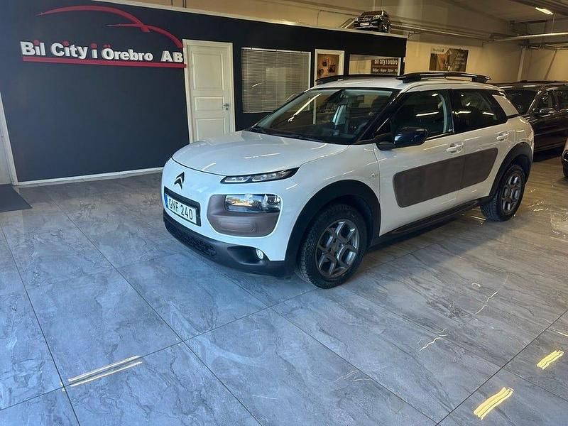 Vit Begagnad 2014 Citroën C4 Cactus PureTech Halvkombi | 79 900 kr (Marknadspris) - Bild 1/4