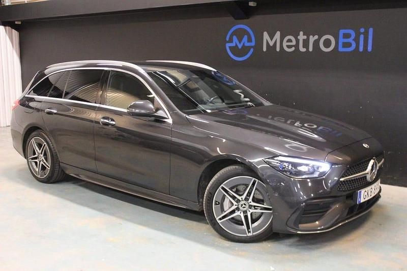 Grå Begagnad 2022 Mercedes C300 AMG Kombi | 359 900 kr - Bild 1/4