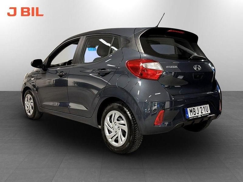Begagnad Hyundai i10 Essential 67 HK (49 kW) 2022 Grå Halvkombi