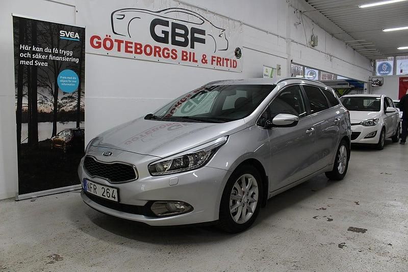 Grå Begagnad 2012 Kia Ceed Sportswagon Comfort Kombi | 74 900 kr (Marknadspris) - Bild 1/4
