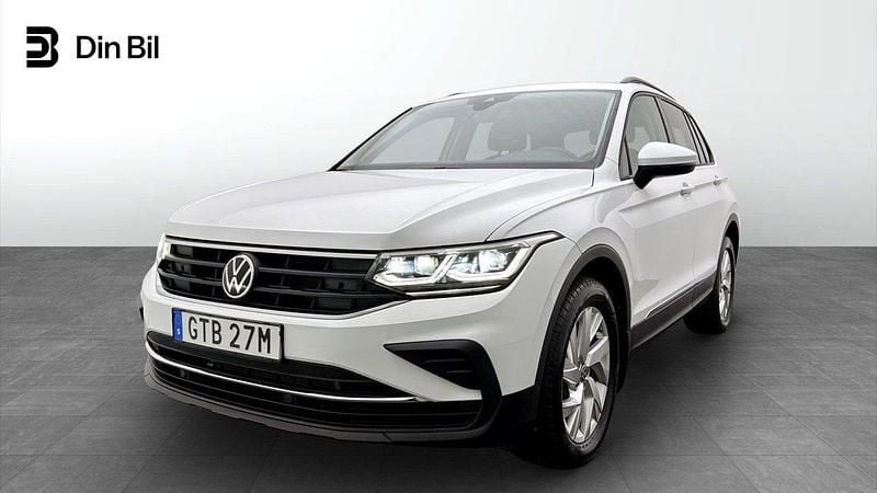 Vit Begagnad 2021 VW Tiguan Life SUV | 249 900 kr (Superpris) - Bild 1/4