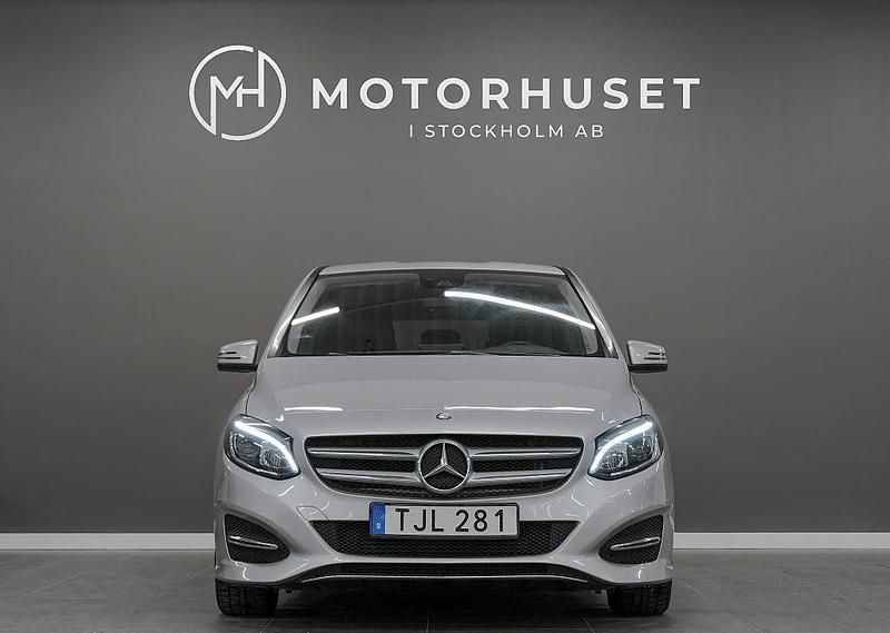 Begagnad Mercedes B180 Urban 109 HK (80 kW) 2015 Silver Minibuss